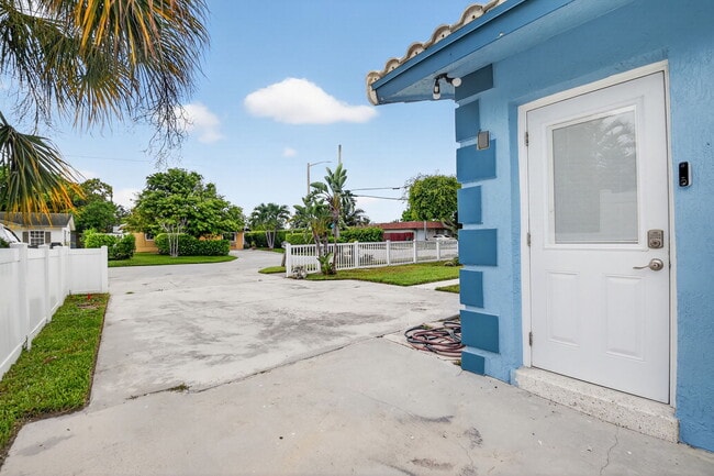 Building Photo - 601 SW 5th Ave