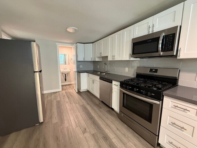 Building Photo - A606