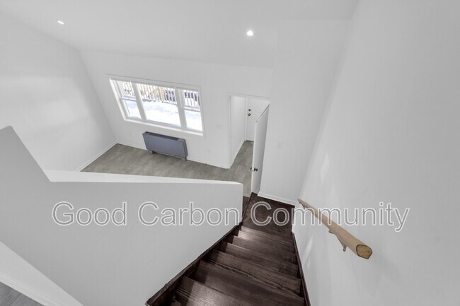 Building Photo - 209 Summer St