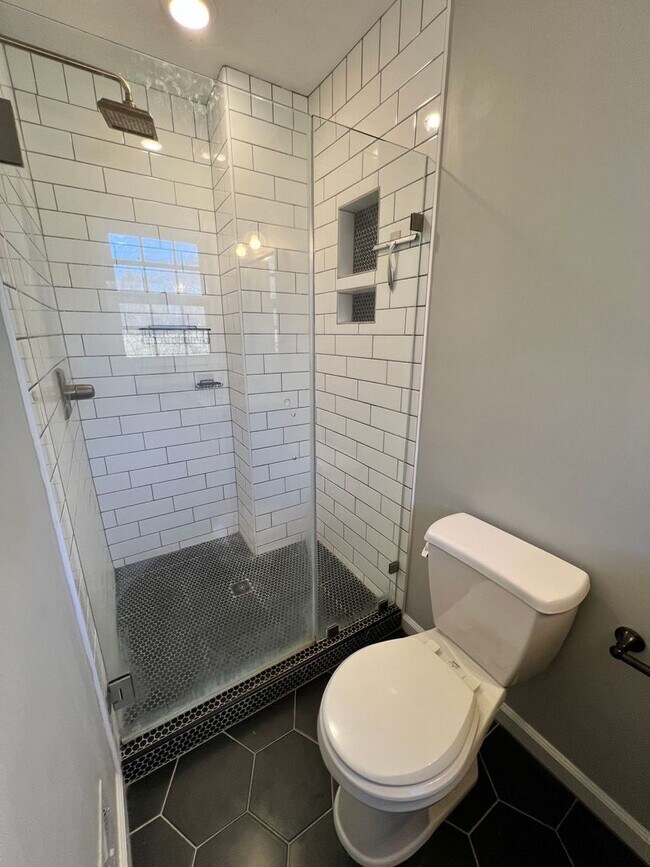 Building Photo - 3-Bed, 2-Bath Home with Garage & Spacious Backyard!