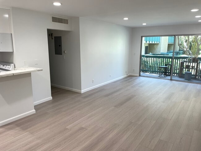 Building Photo - 576 N Bellflower Blvd