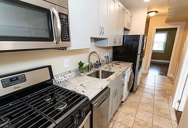 Building Photo - 1825 H St NE