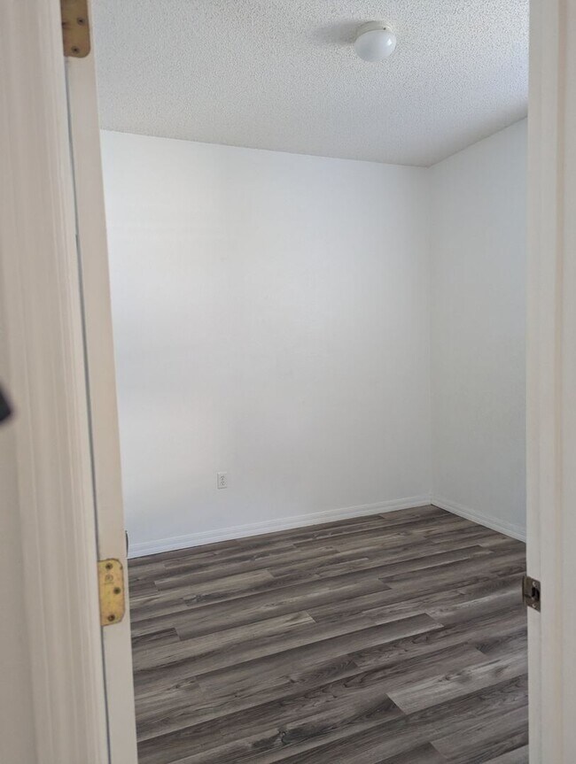 Building Photo - Great family home with 4 bedrooms, 2 bath