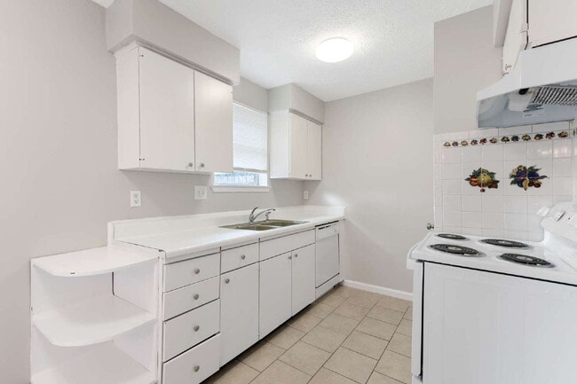 Building Photo - 743 Deercrest St