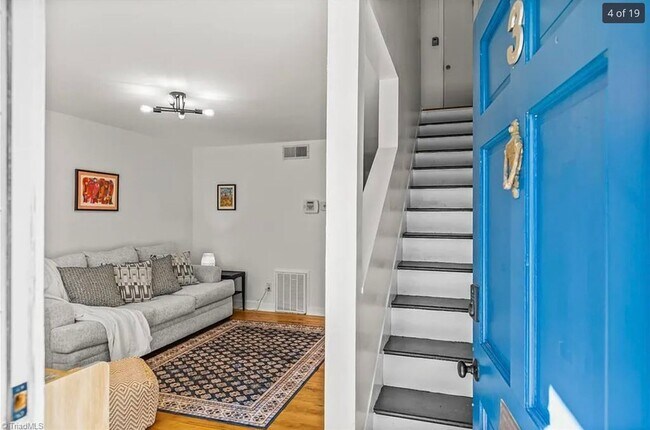 Building Photo - HALF OFF first month's rent - 2 bedroom/1.5 bathroom townhome in Ardmore