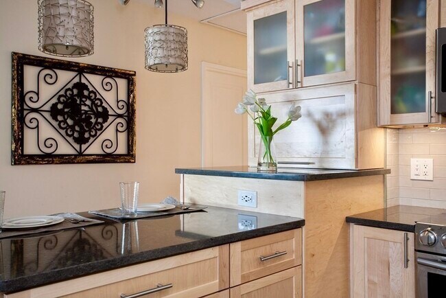 Building Photo - 32 Cherokee St