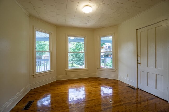 Building Photo - 107 Trinity Pl