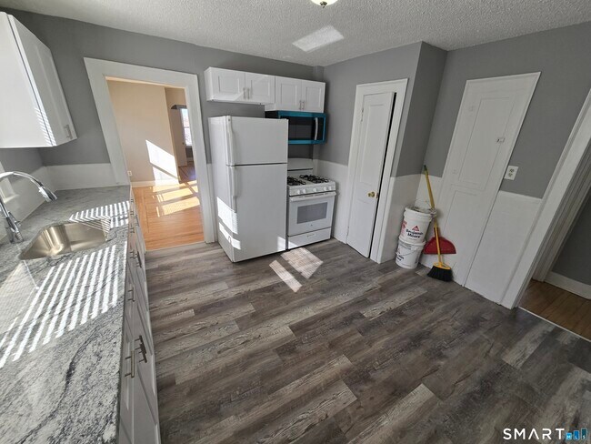 Building Photo - 263 Sheffield Ave