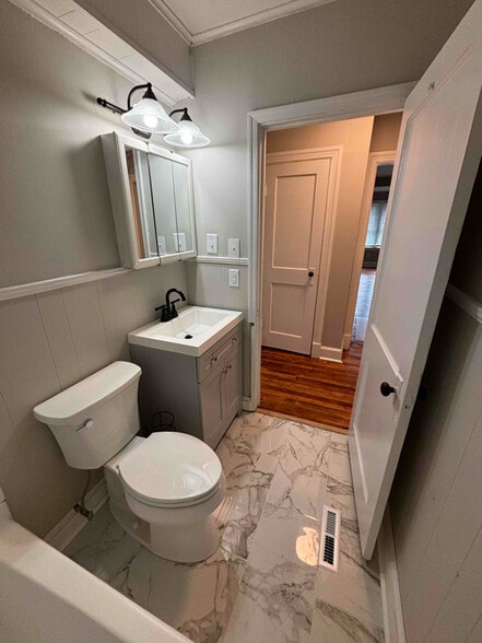 Building Photo - 790 Rappohack Dr