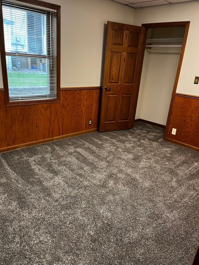 Building Photo - Main Street Lower Apartment