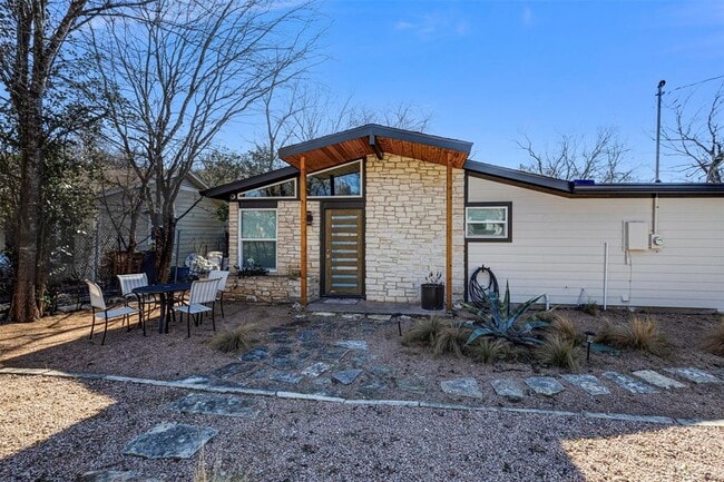 Building Photo - 2919 Pecan Springs Rd
