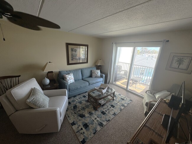 Building Photo - 708 S Tamiami Trl