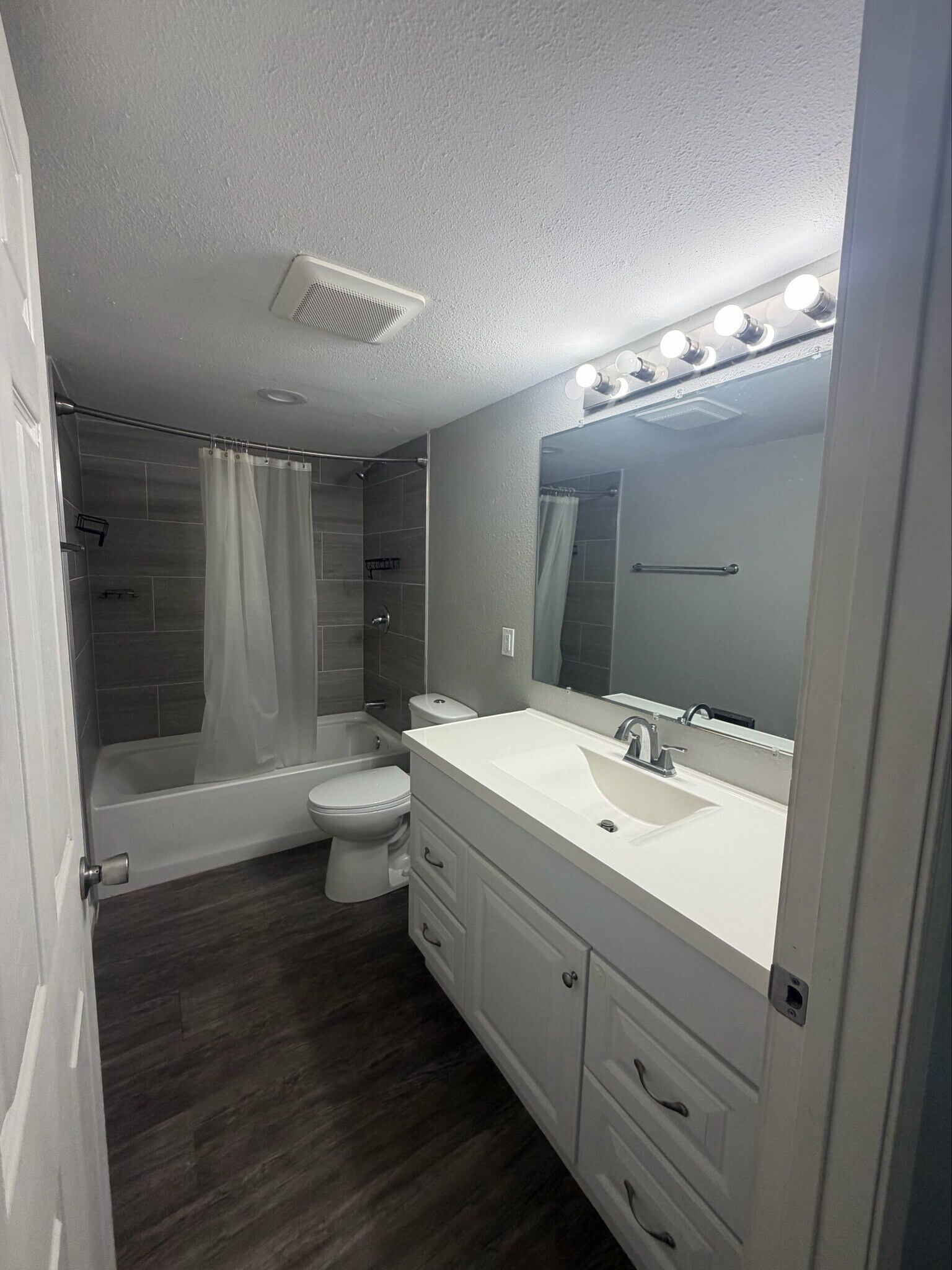 Building Photo - 1407 Bridge Ave