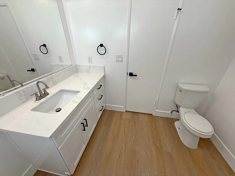 Building Photo - 520 Hayworth Ave