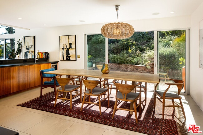 Building Photo - 2419 Banyan Dr