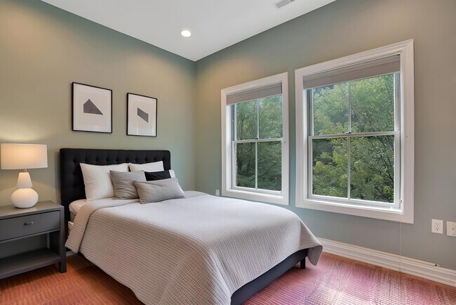 Building Photo - 3 Regency Pl