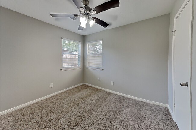 Building Photo - 6823 Heather Hollow Dr