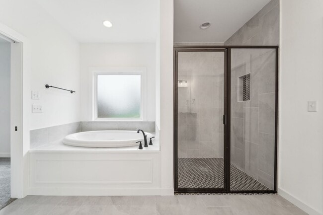 Building Photo - Spacious Home Minutes from Aspen Creek Elementary & Elam Park!