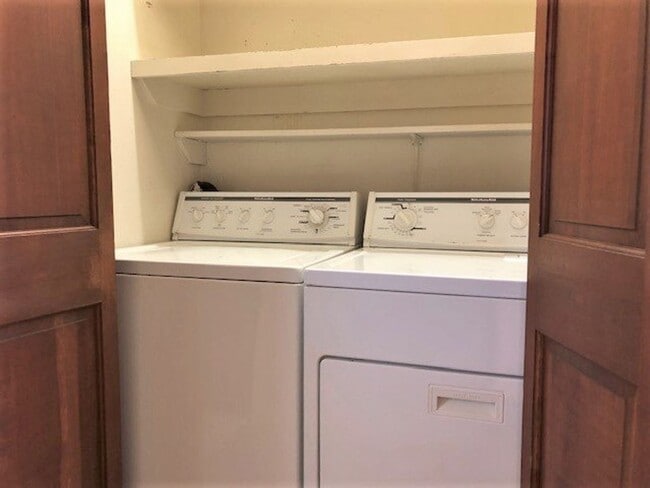 Building Photo - Downtown SLO 3 Bedroom / 2 Bath / 2 Car Garage