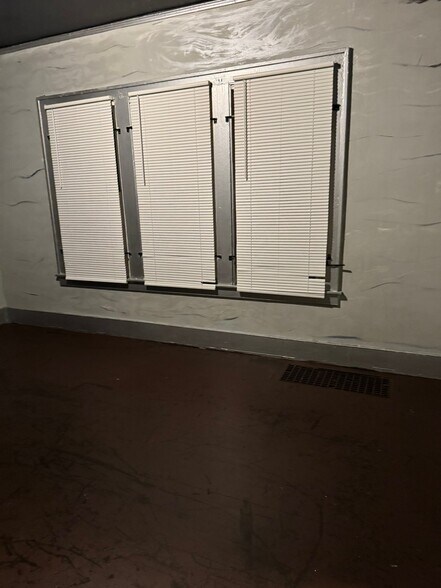 Building Photo - 5036 Dailey Ave