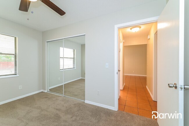 Building Photo - 4913 SE 32nd Ct