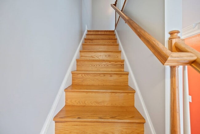 Building Photo - 518 1/2 South Laurel Street