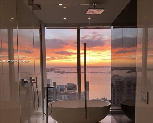 Building Photo - 300 Biscayne Blvd Way