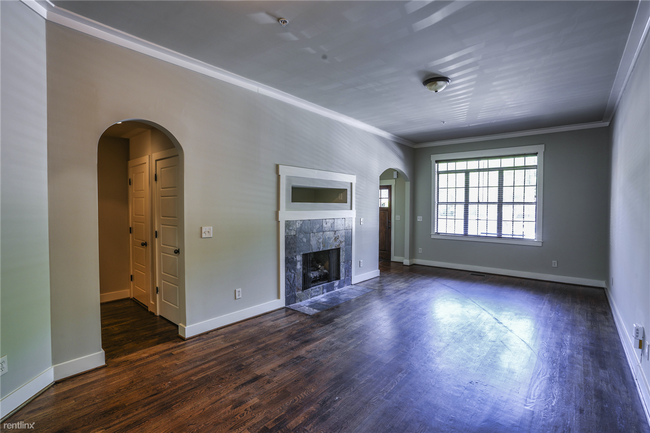 Building Photo - 3 br, 3.5 bath Townhome - 1304 Essex Manor...