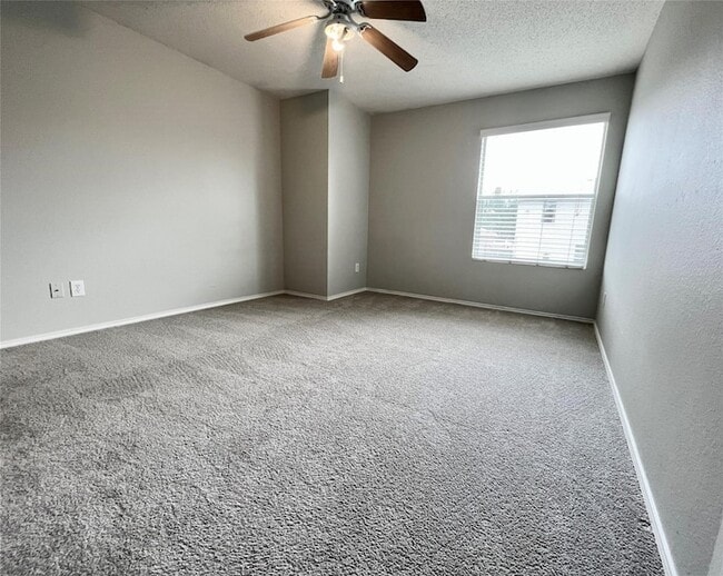 Building Photo - 2625 Lake Meadow Dr