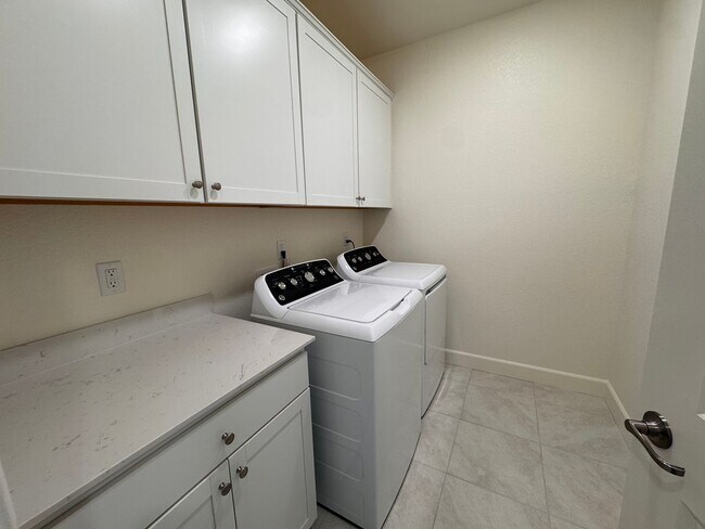 Building Photo - 6792 Pilot Peak Ct