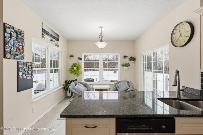 Building Photo - 124 Falcon Ln