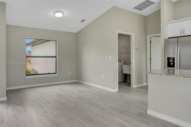 Building Photo - 1002 Atherton Ave