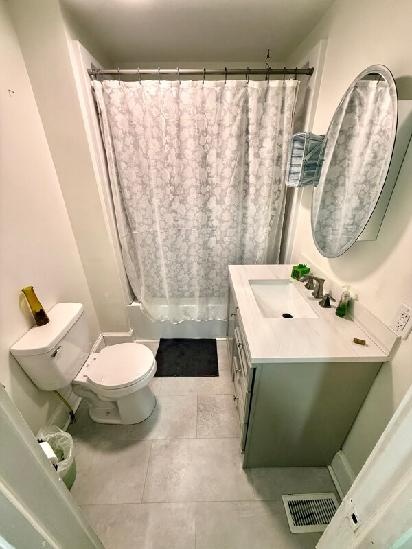 Building Photo - 245 Church St