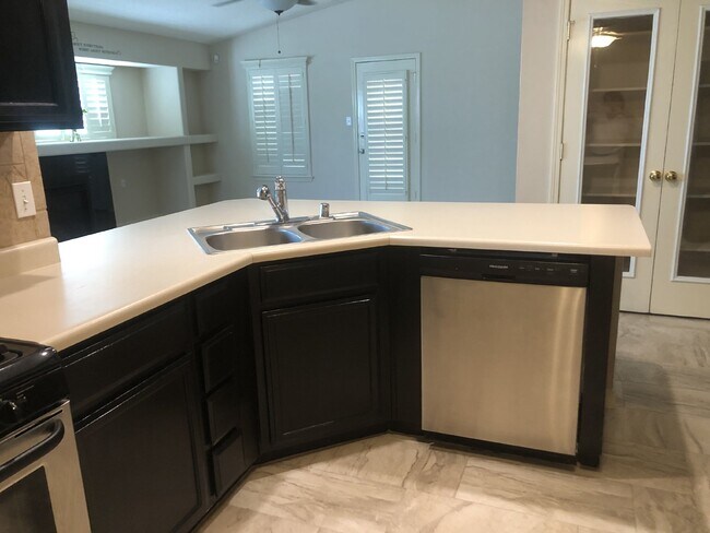 Building Photo - 6216 Lovebird Ln