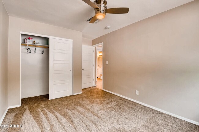 Building Photo - 1806 E Don Carlos