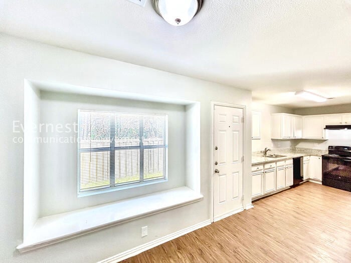 Building Photo - 246 Creek Cove Dr