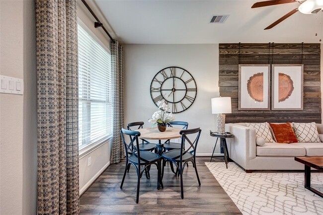 Building Photo - 5554 Sallow Bay Ln