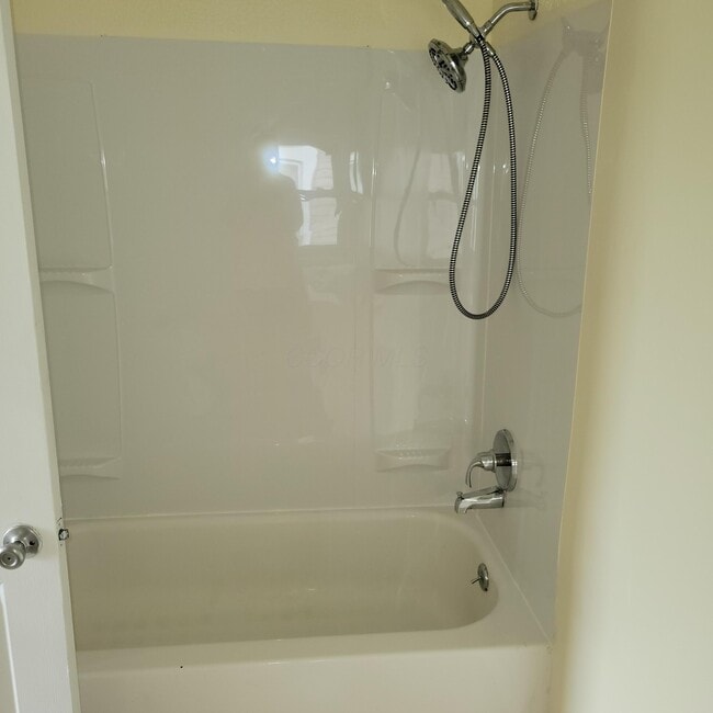 Building Photo - 438 S Powell Ave