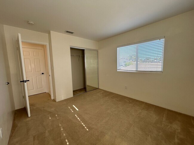 Building Photo - Large Ocean Pointe Home with In-Law Suite,...