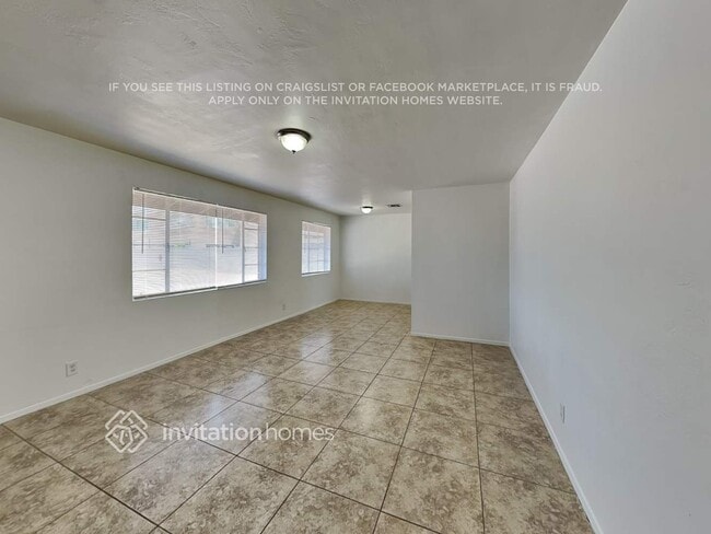 Building Photo - 1831 N 35th Pl