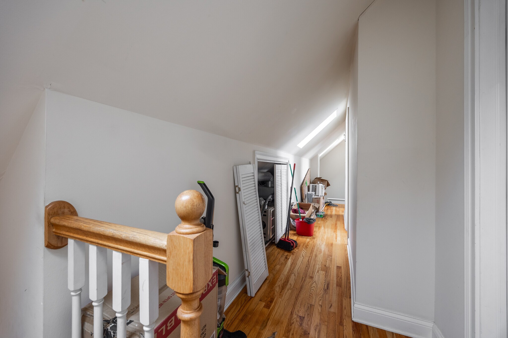 Building Photo - 1720 W Beach Ave