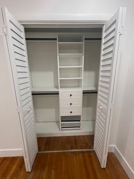 Building Photo - 2510 SW 27th St