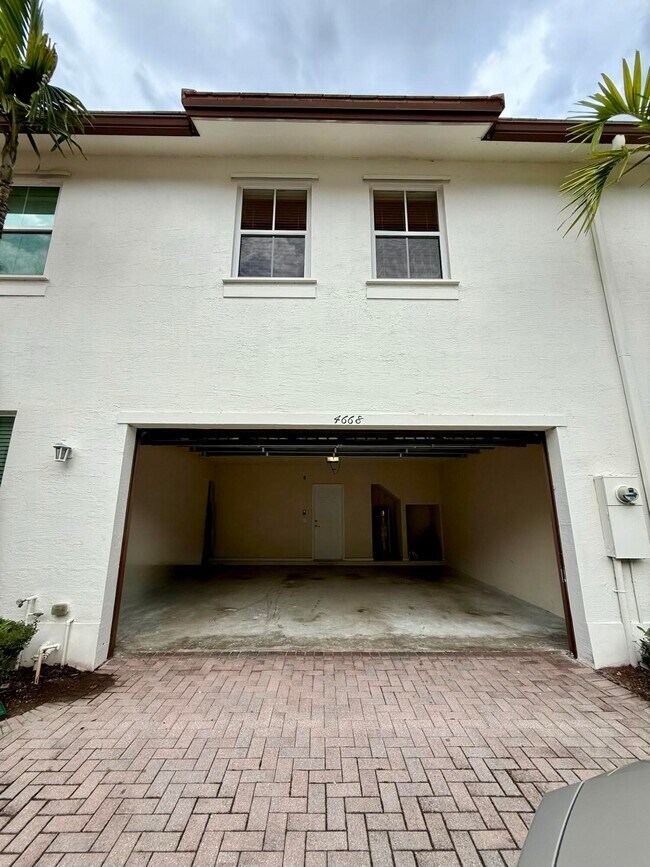 Building Photo - 4668 Monarch Way