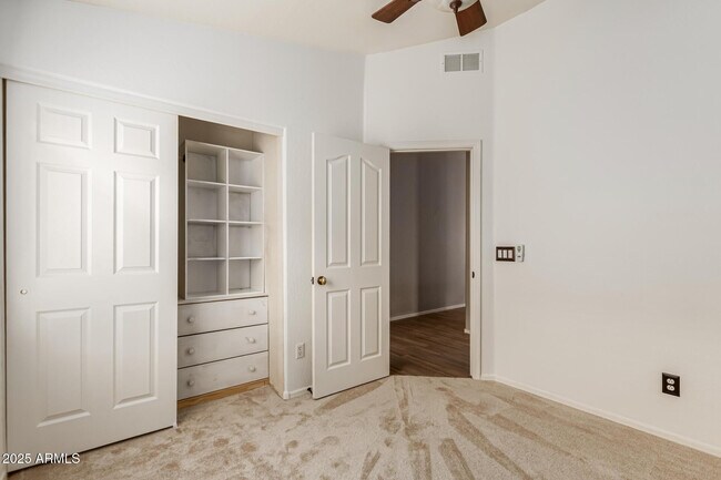 Building Photo - 10438 E Star of the Desert Dr