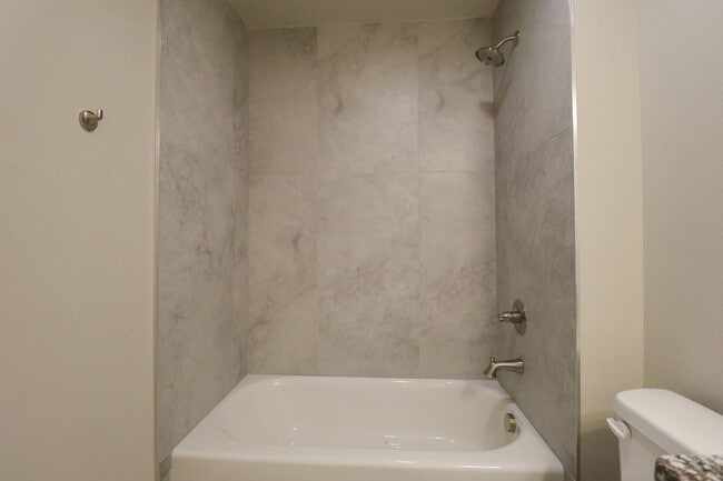 Building Photo - First Month Free! Lovely Home for Rent -21...