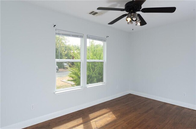 Building Photo - 1408 W 51st St