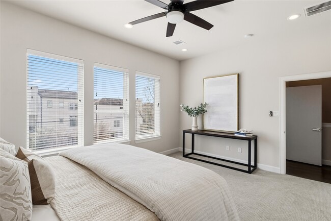 Building Photo - 1509 Elgin St