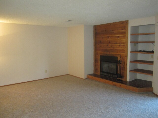 Building Photo - Large Updated One Bedroom Gold Run Condo!  Perfect Location!