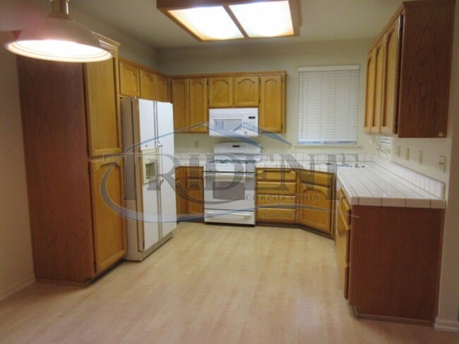 Building Photo - 3 bedroom, 2 bath house