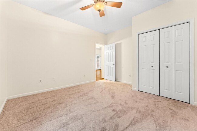 Building Photo - 307 Willow Brook Ln